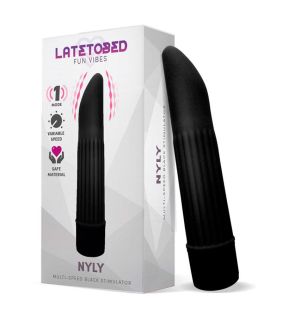 Estimulador negro NYLY Latetobed, diseñado para máxima estimulación. Venta en los mejores sexshops de España.